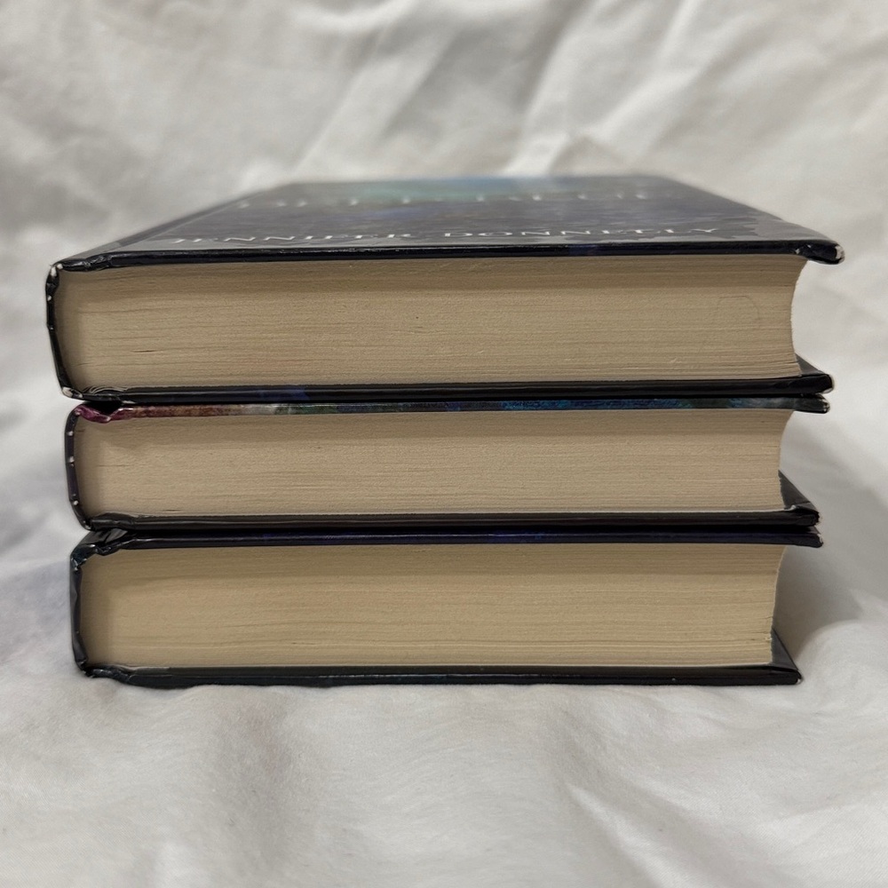 Waterfire Saga: Books 1-3 (Deep Blue, Rogue Wave, Dark Tide)- Jennifer Donnelly - Picture 5 of 13